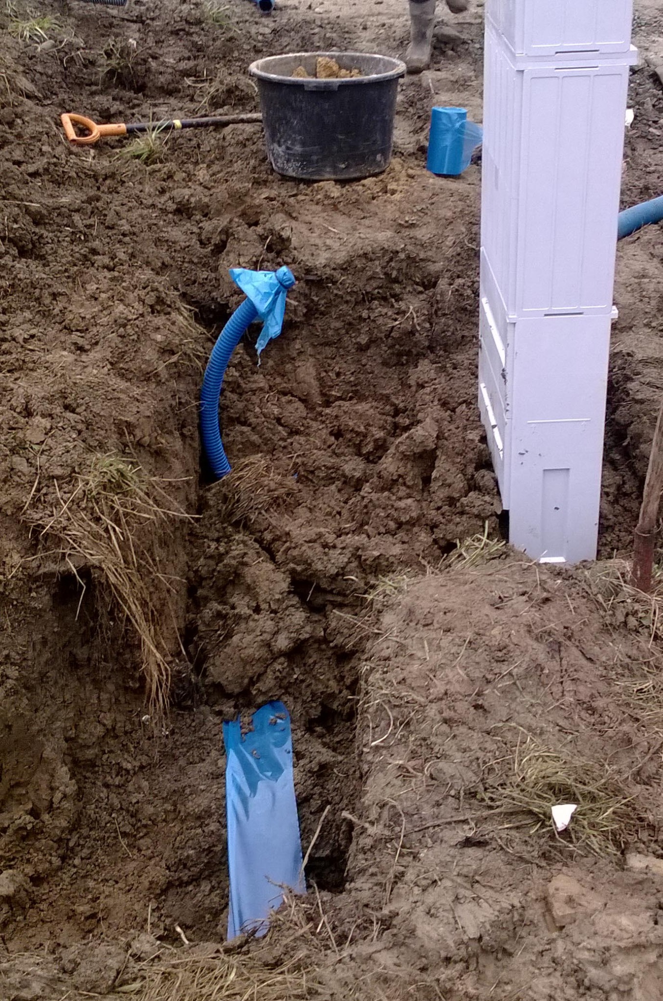 Przygotowanie linii zasilającej do złącza kablowego wraz z podłączeniem rozdzielni budowlanej.