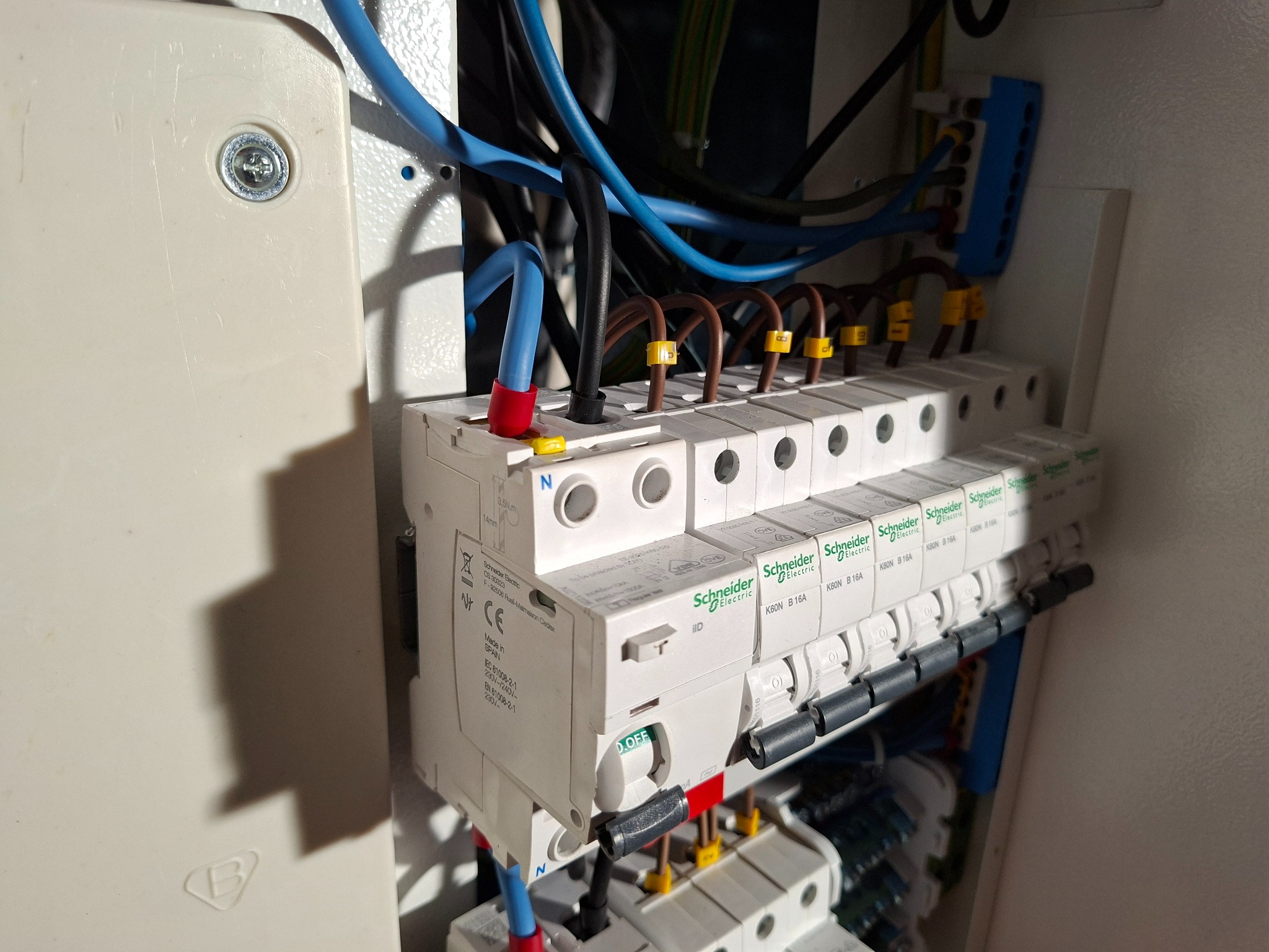 Instalacja nowych zabezpieczeń.