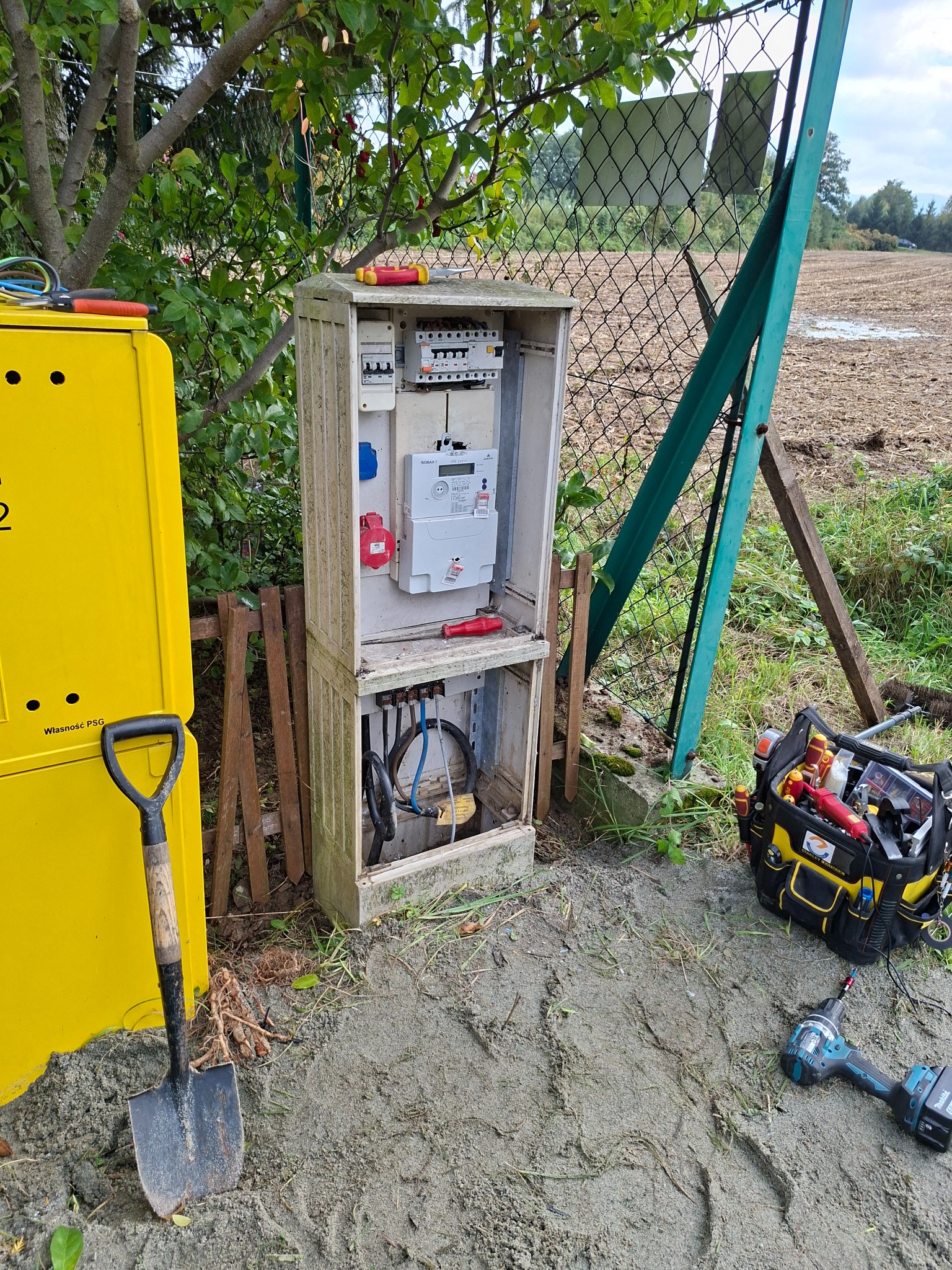 Przeróbka rozdzielni budowlanej w pomiarową.