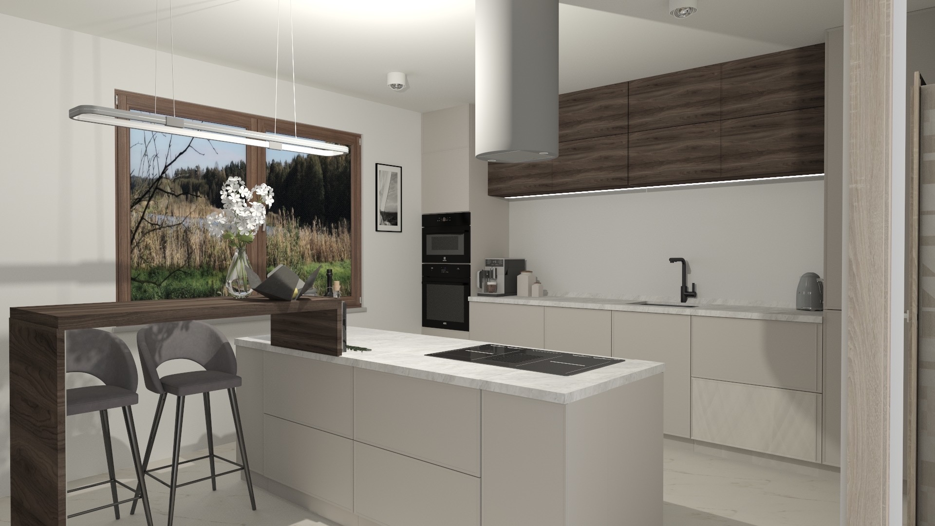 Nowoczesna kuchnia z wyspą i hokerami na tle okna z widokiem na naturę. Minimalistyczny design, beżowe szafki, drewniane akcenty i oświetlenie LED tworzą elegancką przestrzeń.