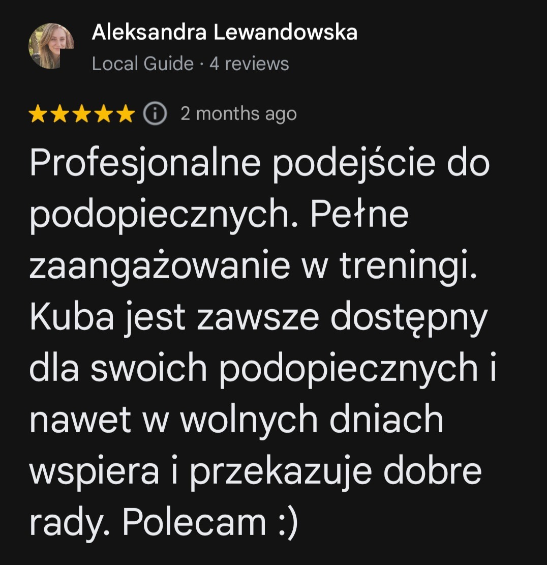 Zrzut ekranu recenzji online od Aleksandry Lewandowskiej, lokalnego przewodnika, chwalącej profesjonalne podejście, pełne zaangażowanie w treningi oraz dostępność i wsparcie dla podopiecznych,...