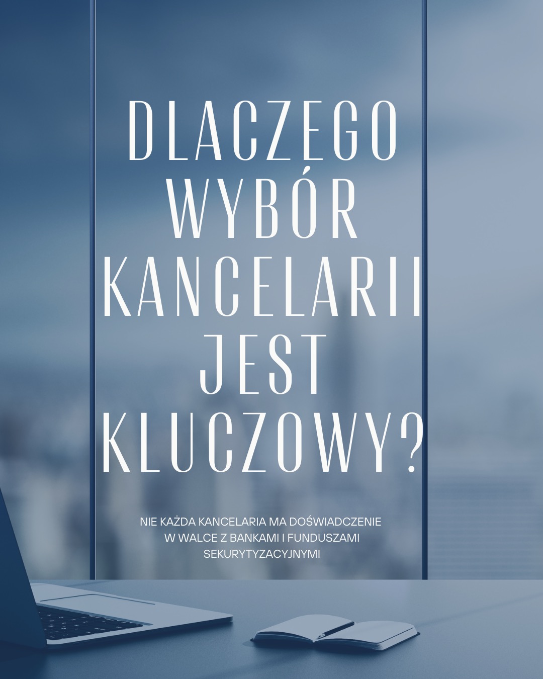 Grafika z pytaniem 'Dlaczego wybór kancelarii jest kluczowy?' oraz informacją o doświadczeniu w walce z bankami i funduszami sekurytyzacyjnymi, widoczny laptop i notatnik na biurku.