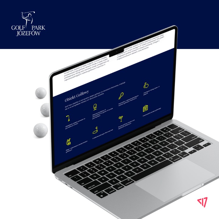 Laptop wyświetlający stronę internetową Golf Park Józefów z elementami graficznymi i trzema piłeczkami golfowymi po lewej stronie.