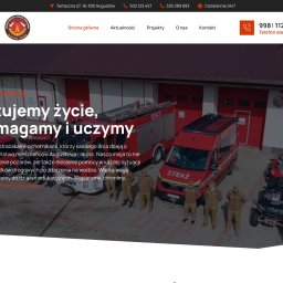 Webri - Profesjonalne Strony Internetowe - Strona internetowa Ochotniczej Straży Pożarnej w Augustowie: czerwone wozy strażackie, quady i strażacy. Widoczny adres i logo OSP. Telefon alarmowy.
