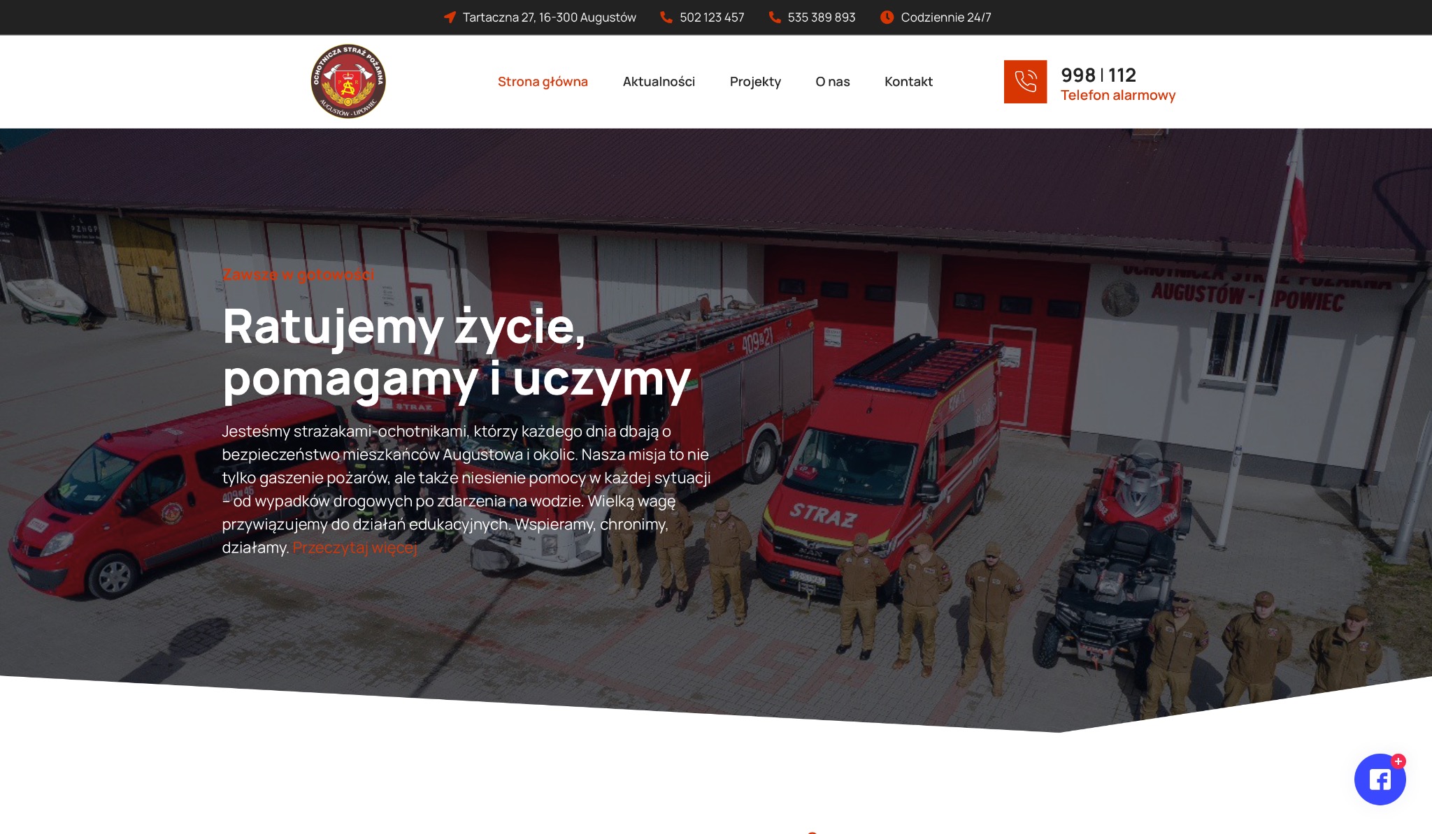 Strona internetowa Ochotniczej Straży Pożarnej w Augustowie: czerwone wozy strażackie, quady i strażacy. Widoczny adres i logo OSP. Telefon alarmowy.