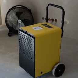 Osuszacz budowlany – skuteczna redukcja wilgoci po tynkach i zalaniach.

