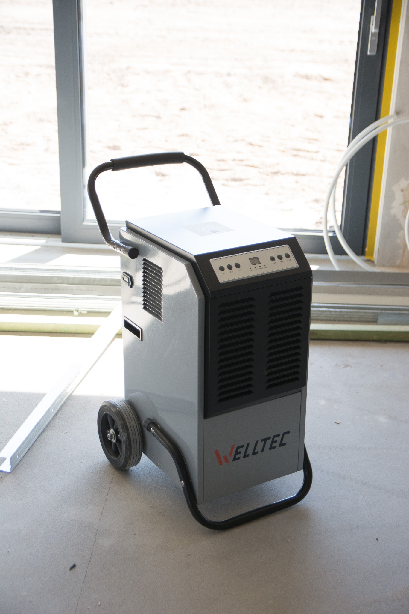 Profesjonalny osuszacz powietrza – idealny do mieszkań, domów i budów.