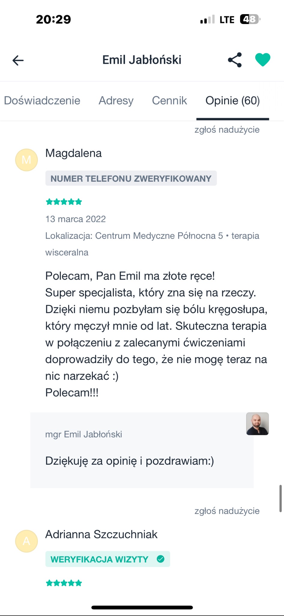 Opinia zadowolonej klientki, Magdaleny, o specjaliście Emilu Jabłońskim. Pięć gwiazdek, pozytywny tekst o skutecznej terapii i pozbyciu się bólu kręgosłupa.