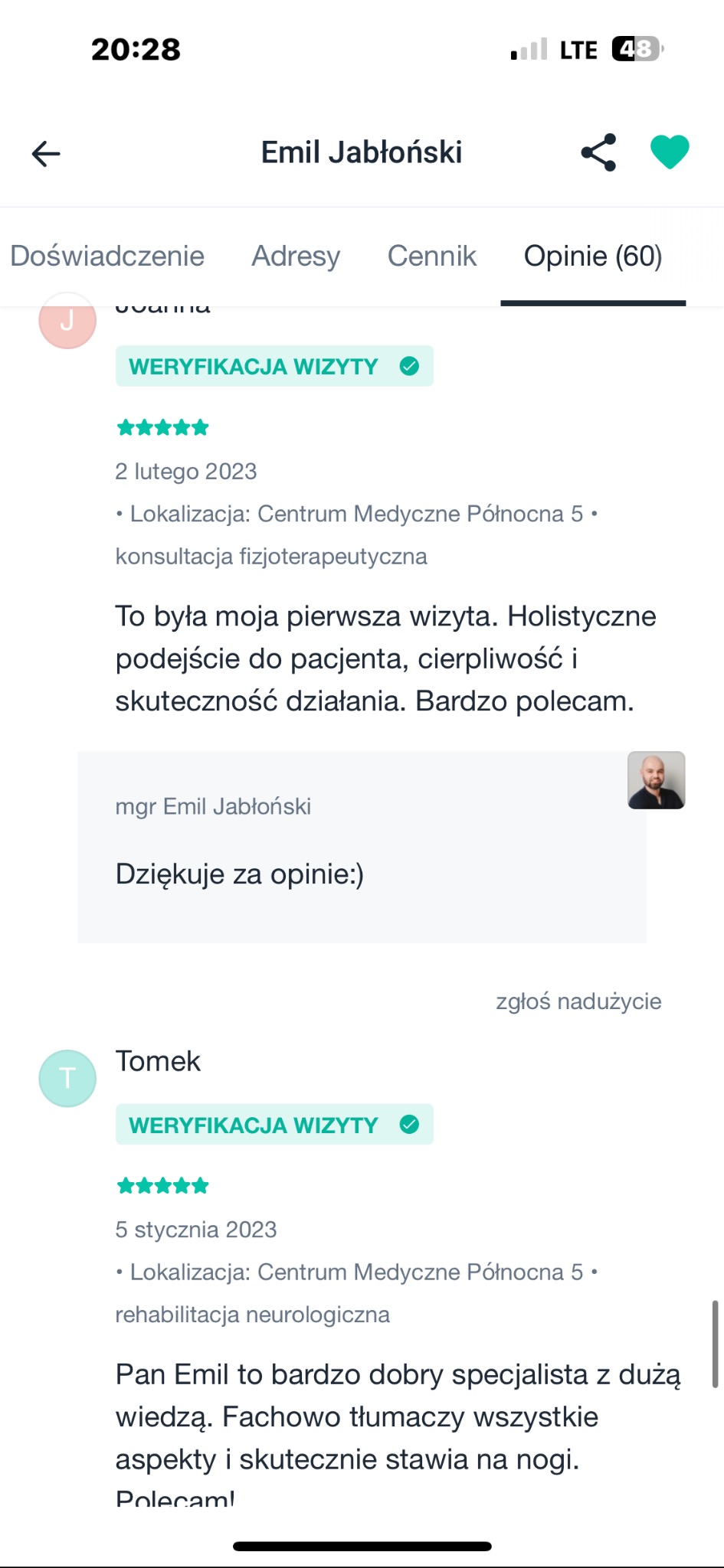 Ekran smartfona z pozytywnymi opiniami o konsultacji fizjoterapeutycznej i rehabilitacji neurologicznej w Centrum Medycznym Północna 5.