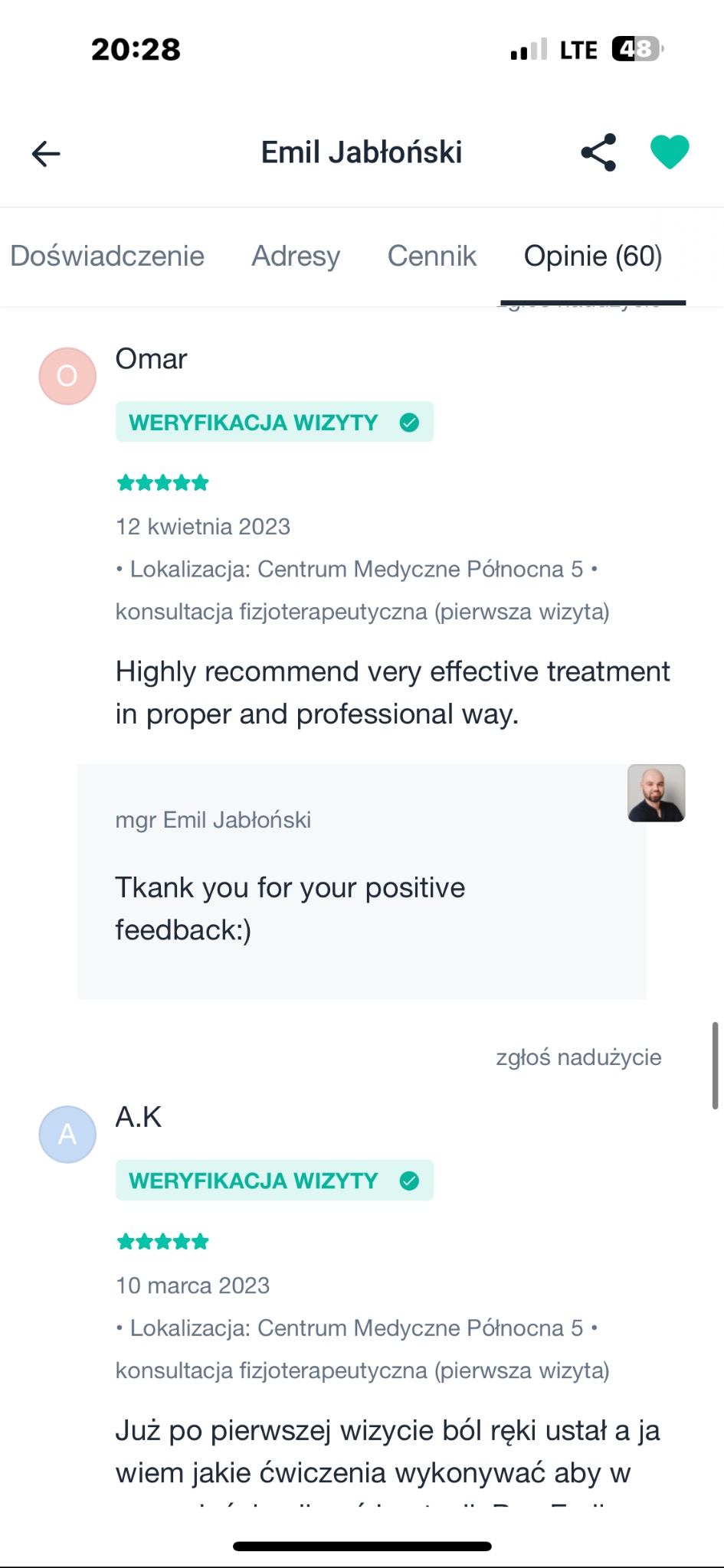 Zrzut ekranu z opiniami klientów o fizjoterapeucie Emilu Jabłońskim, z ocenami 5 gwiazdek i pozytywnymi komentarzami dotyczącymi skuteczności terapii.
