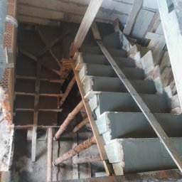 Usługi Ogólnobudowlane - Szalowanie zbrojenie i zalewanie schodów żelbetowych .