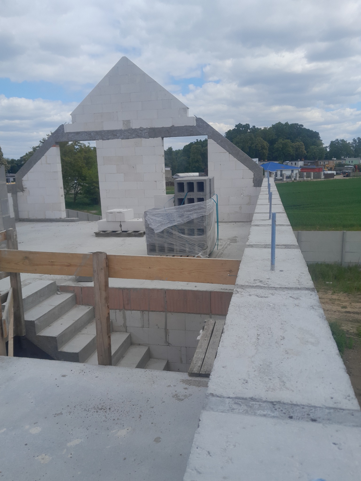 Prace żelbetowy i szczyty murowane