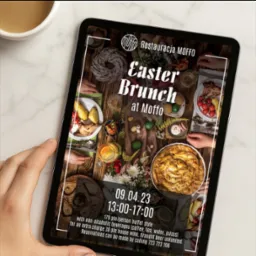 Reklama brunchu wielkanocnego 'Restauracja MOFFO' wyświetlana na tablecie trzymanym w dłoni. Grafika z jedzeniem na drewnianym stole, datą i godziną wydarzenia.