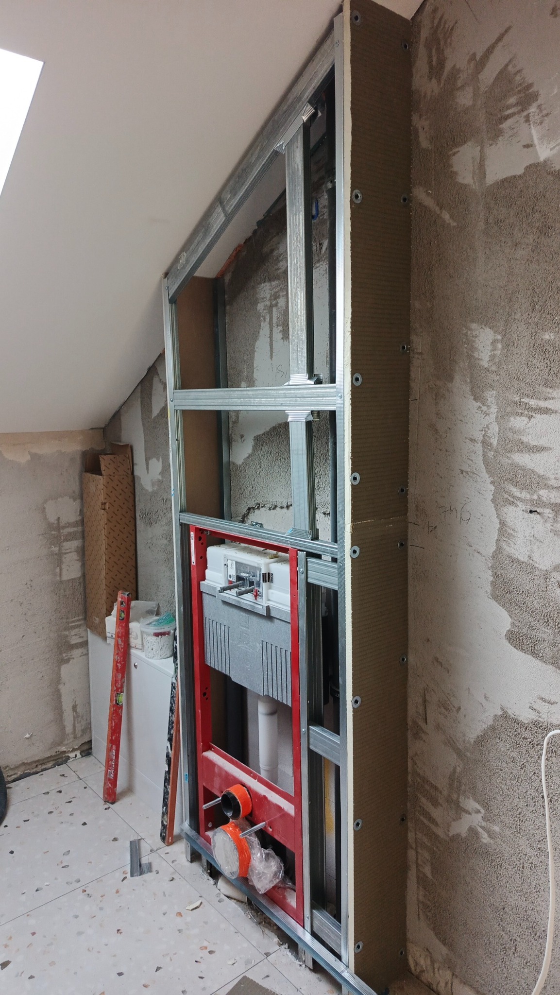 Zabudowa stelażu podtynkowego