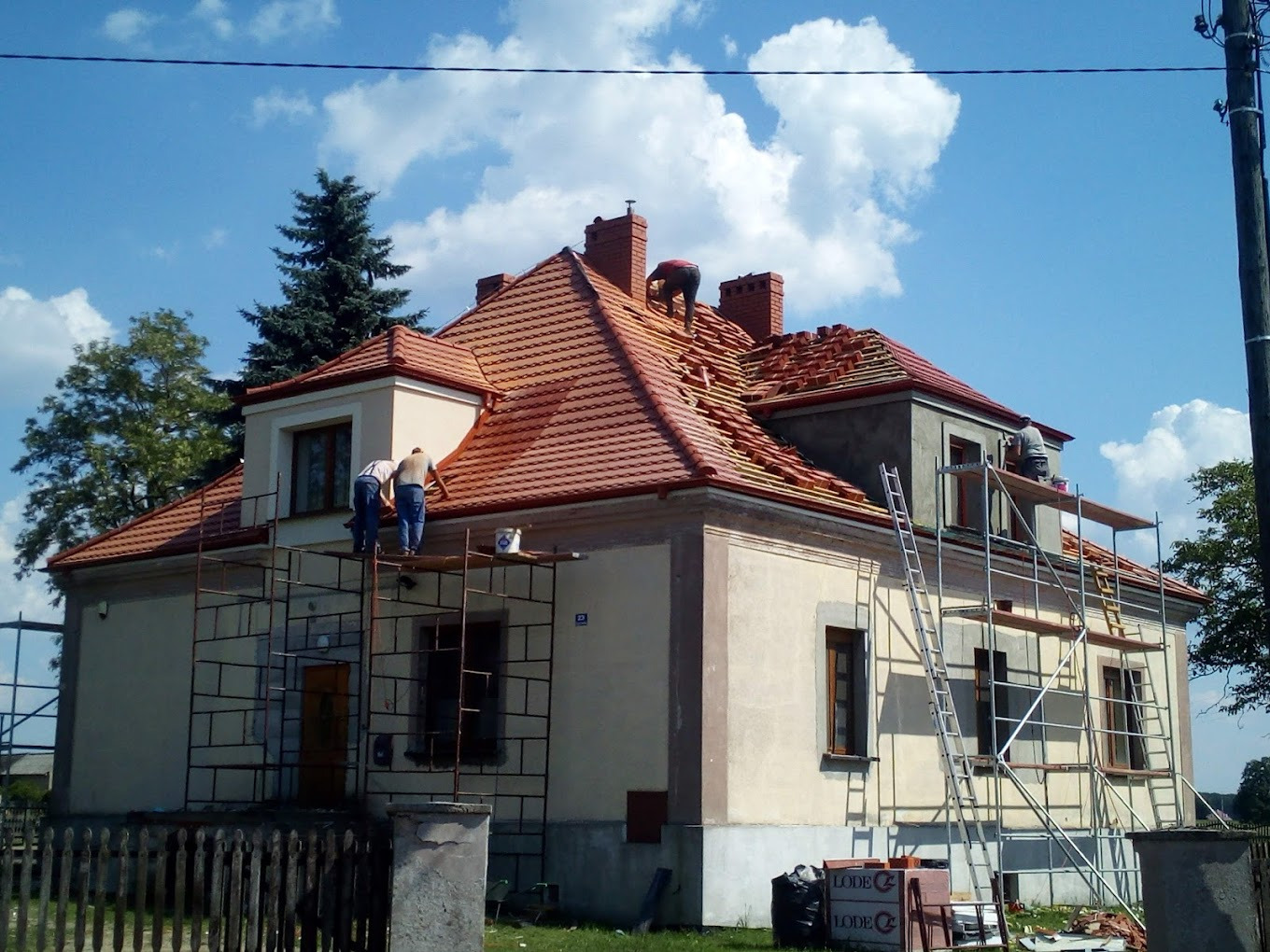 Remont dachu Plebani w miejscowości Wierzbno.