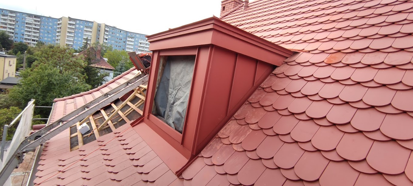 Remont dachu kamienniczki we Wrocławiu.