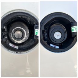 GUZI-CARS Bartosz Guz - Zdjęcie 'przed i po' czyszczenia wlewu paliwa samochodu. Po lewej brudny wlew, po prawej czysty, z widoczną naklejką informacyjną o paliwie.