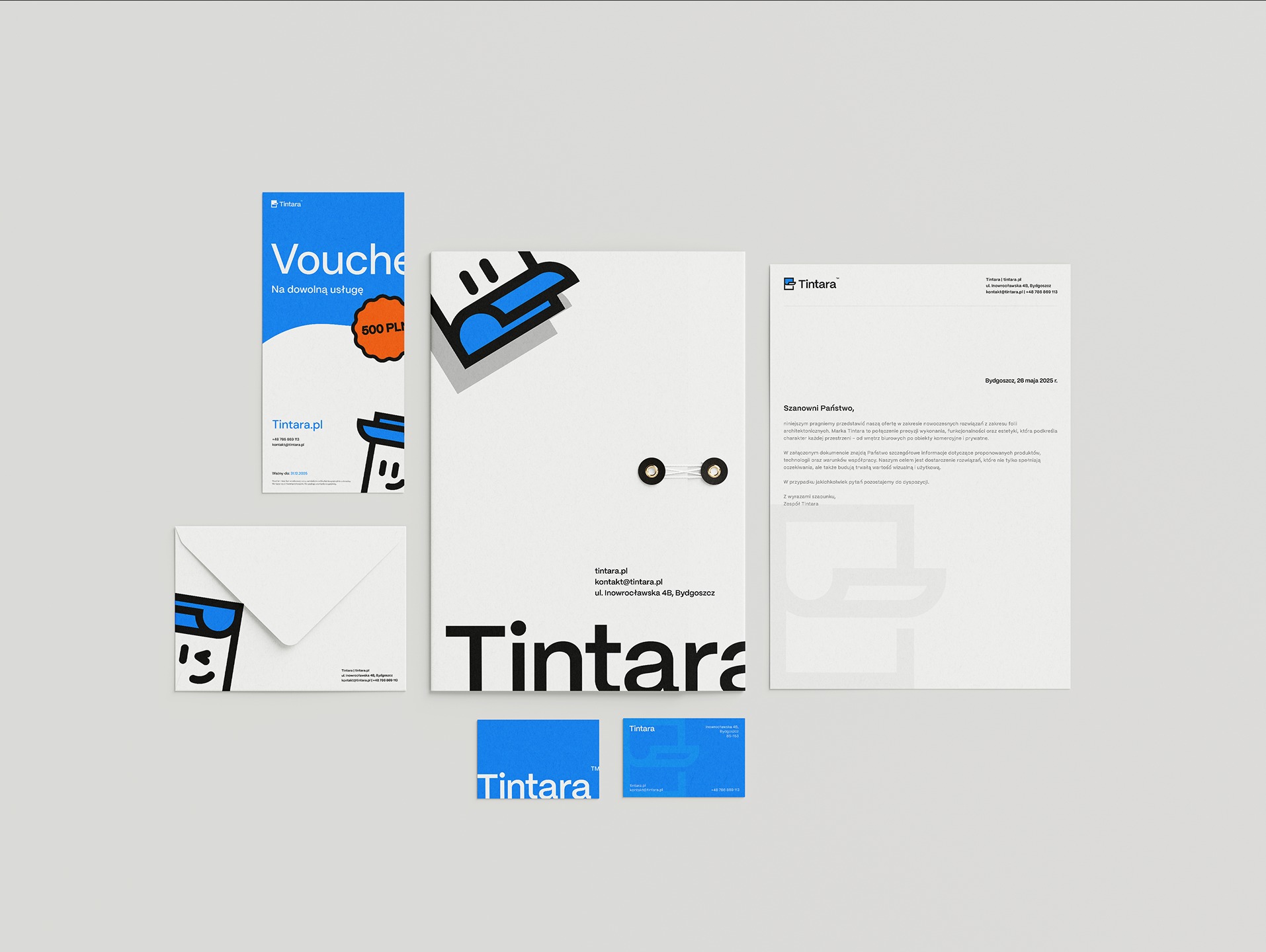 Identyfikacja wizualna firmy Tintara z Bydgoszczy: wizytówki, papier firmowy, koperta i voucher. Minimalistyczny design w odcieniach bieli i błękitu.