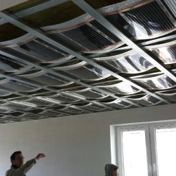 Montaż folii grzewczej Maxeco na suficie.