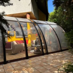 Mycie ogrodu zimowego.