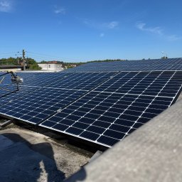 Mycie paneli fotowoltaicznych.