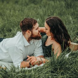 Sesja dla pary w plenerze