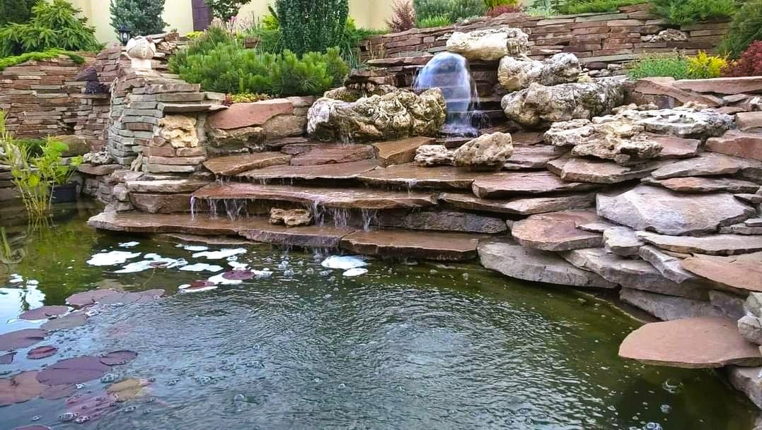 Piękny, szeroki wodospad.