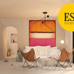 Jasne wnętrze z sofą, obrazem w stylu Marka Rothko, lampą sufitową i skórzanymi fotelami motylkowymi. W tle widoczny pies. Całość w neutralnej kolorystyce.