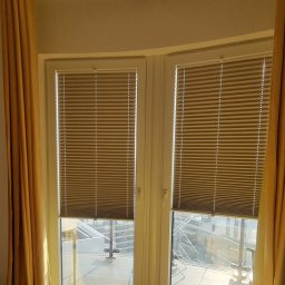 Mateusz Pomianowski - Plisy - materiał w pełni zaciemniający