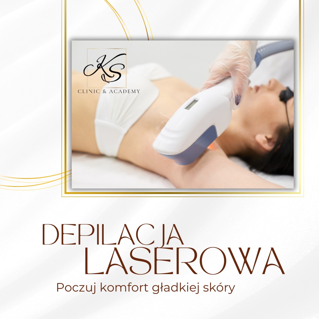 Laserowa depilacja pach w salonie kosmetycznym. Kobieta w okularach ochronnych, zabieg wykonywany przez osobę w rękawiczkach. Logo KS Clinic & Academy.