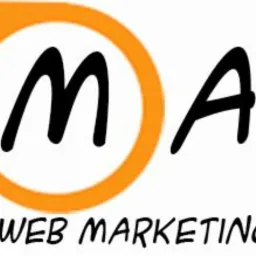Graficzne logo firmy MAI Web Marketing: czarne litery 'm' i 'A' wewnątrz pomarańczowego okręgu z ogonkiem, obok pionowa pomarańczowa kreska imitująca 'I', poniżej napis 'WEB MARKETING'.
