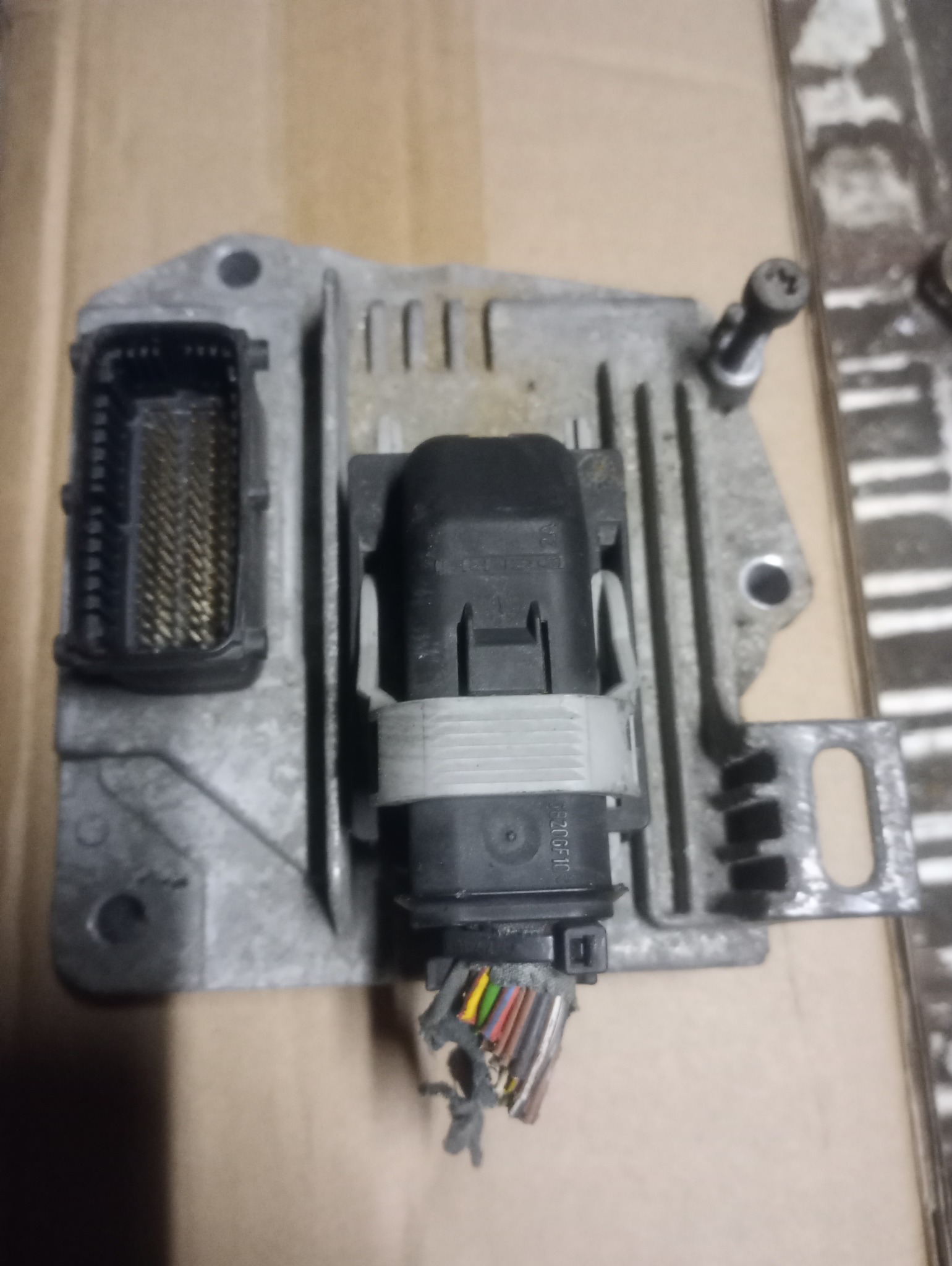 Naprawa sterowników samochodowych ECU