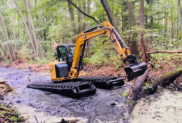 koparka pływająca gąsienicowa na podwoziu pontonowym, długość ramienia 6,5m