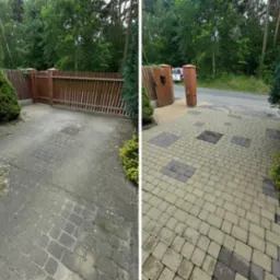Efekt czyszczenia kostki brukowej w Toruniu: porównanie stanu przed i po. Widoczna różnica w kolorze i czystości kostki na podjeździe.