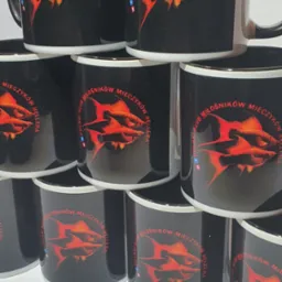 Nowoczesny druk w pełnym kolorze, trwały nadruk i estetyczne wykonanie. Pokaż swoją markę z najlepszej strony