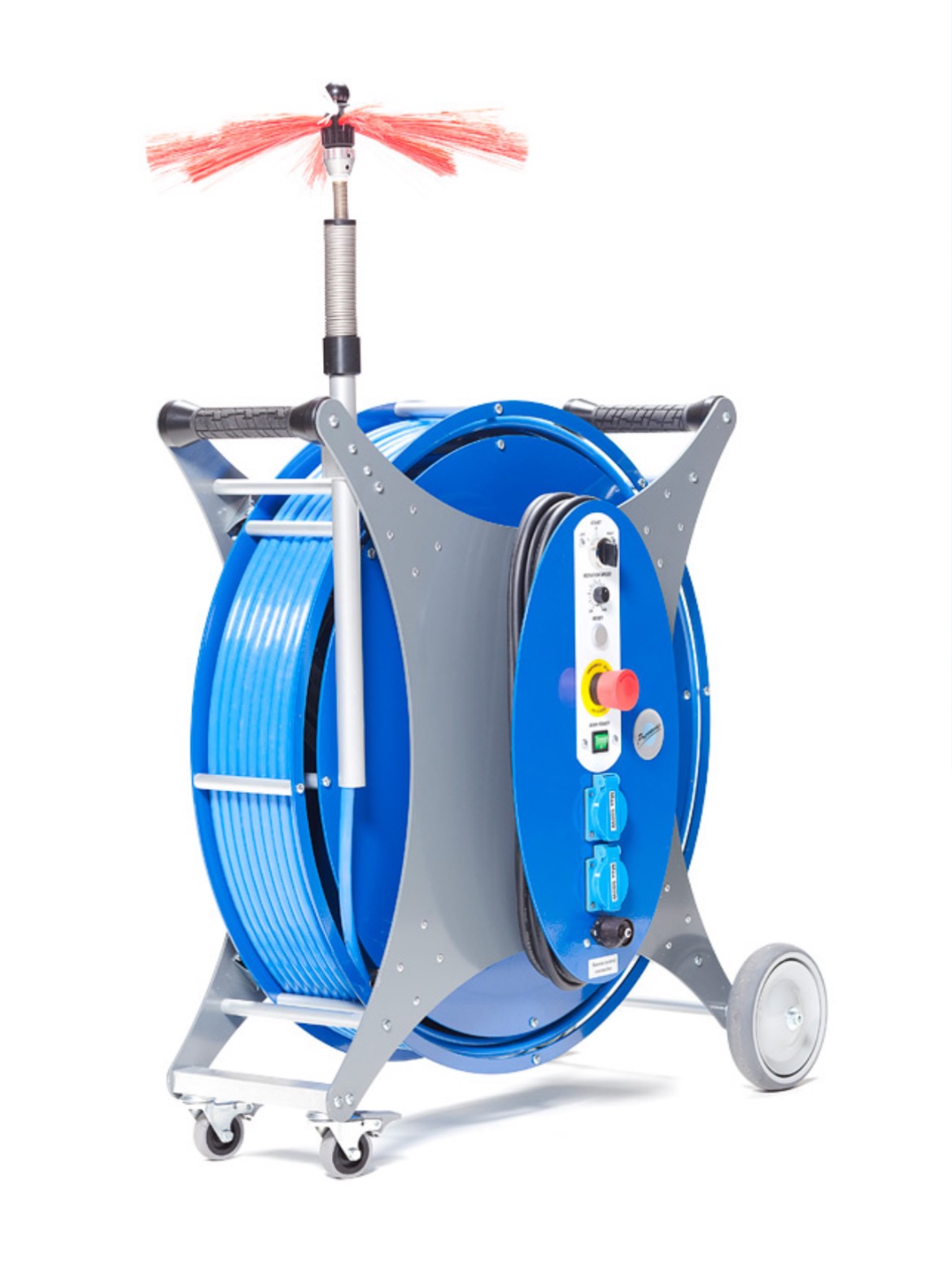 Profesjonalna maszyna do czyszczenia wentylacji z obrotową szczotką i panelem sterowania, na mobilnym wózku. Błękitna obudowa, srebrna rama, białe tło.