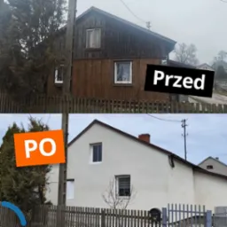 Dom przed i po renowacji: ciemne drewno vs. biały tynk. Widoczne zmiany w kolorystyce elewacji i ogrodzeniu. Ujęcie z zewnątrz, prezentujące metamorfozę budynku.