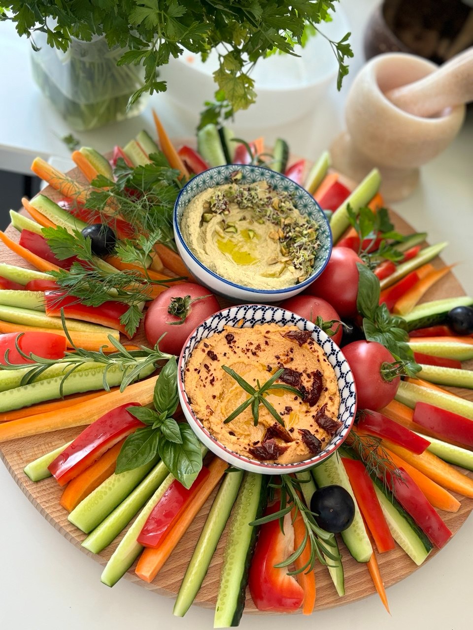 Jestem królową hummusu i ambasadorką jasnych, soczystych warzyw:)