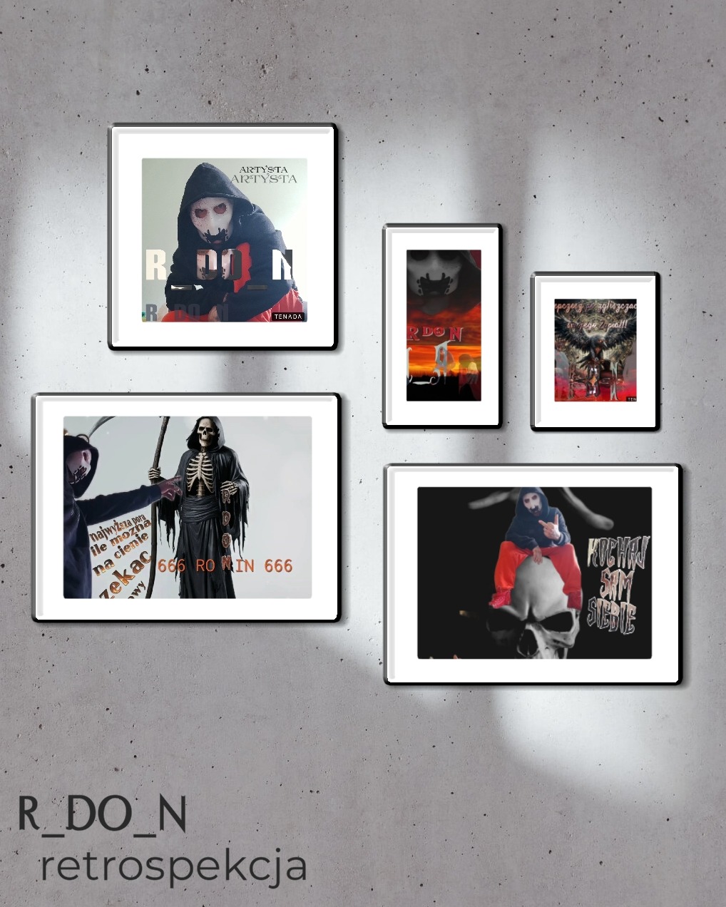 Galeria oprawionych grafik z motywami mrocznymi i napisem 'R_DO_N retrospekcja' na szarej ścianie.