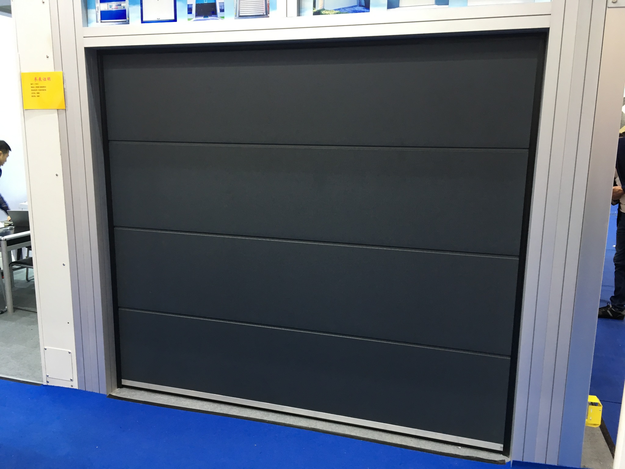 Flagowe bramy garażowe - panel gładki, powierzchnia smooth, bez przełoczeń - dostępne wiele kolorów