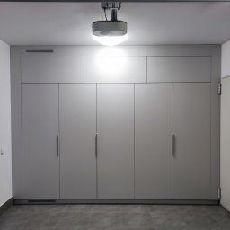 PB DOMY SPÓŁKA Z OGRANICZONĄ ODPOWIEDZIALNOŚCIĄ - Szafa garażowa