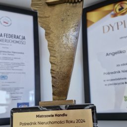 Zdobycie 1 miejsca i tytułu POŚREDNIKA ROKU 2024 w całym woj. warm.-mazurs. dzięki głosom naszych zadowolonych klientów w ogólnopolskim plebiscycie MISTRZOWIE HANDLU