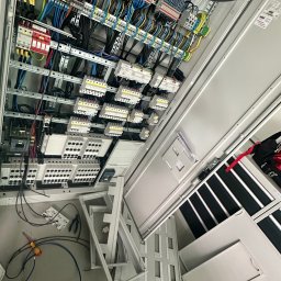 Konrad Hołubowicz Synergy - Solidne Instalowanie Domofonów Żagań