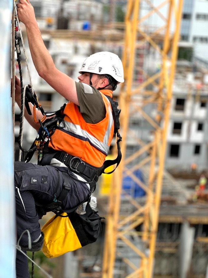 Wszelkie prace na wysokości metodami alpinistycznymi.