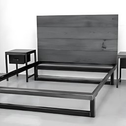 Energo Usługi Spawalnicze GRZEGORZ GODULA - Metalowa rama łóżka z drewnianym wezgłowiem i szafkami nocnymi w minimalistycznym stylu, na jasnym tle. Widoczny detal łączenia elementów ramy.