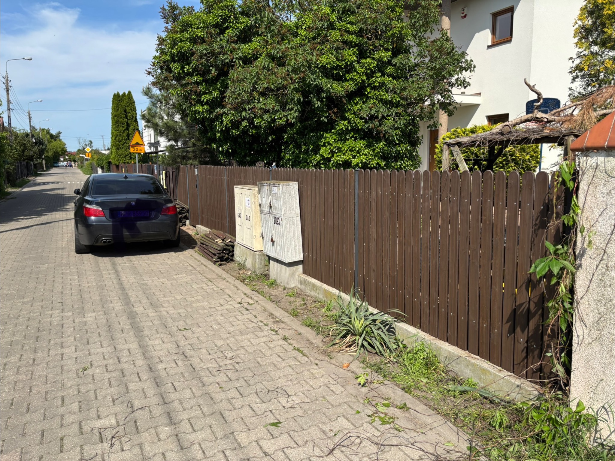 Wymiana szyachetek na ogrodzeniu metalowym które zostało…