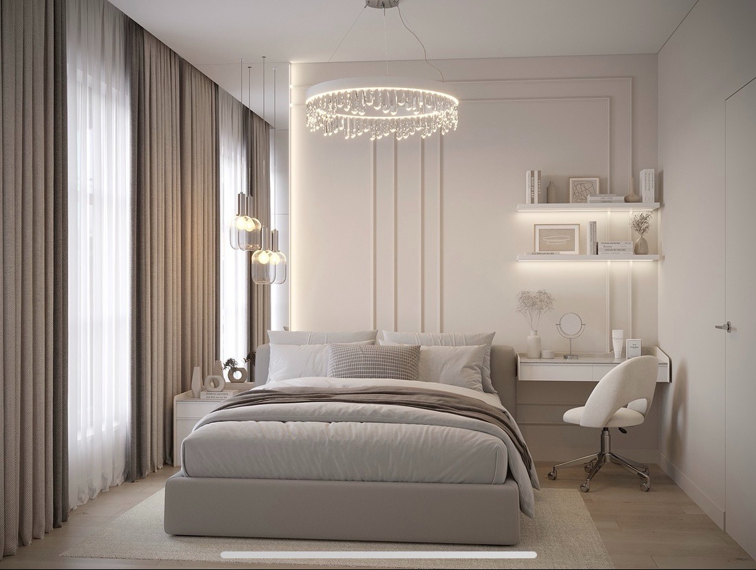 Jasna sypialnia w neutralnych barwach z łóżkiem, toaletką i dekoracyjnym oświetleniem. Długie zasłony, okrągły żyrandol i minimalistyczne półki dodają elegancji.