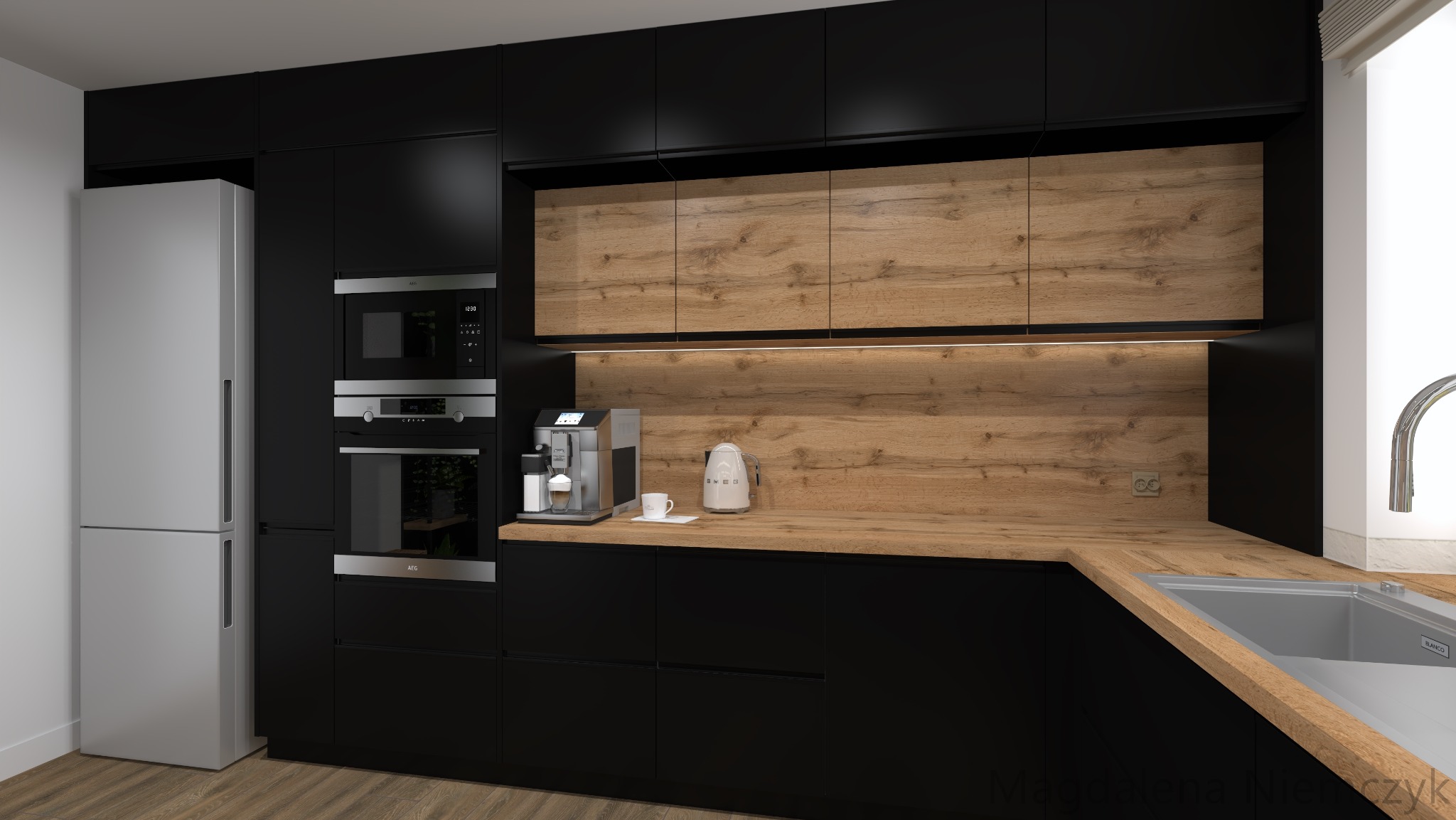 Nowoczesna kuchnia z czarnymi szafkami i drewnianym blatem. Sprzęt AGD marki AEG i SMEG. Minimalistyczny design z oświetleniem LED pod szafkami wiszącymi.