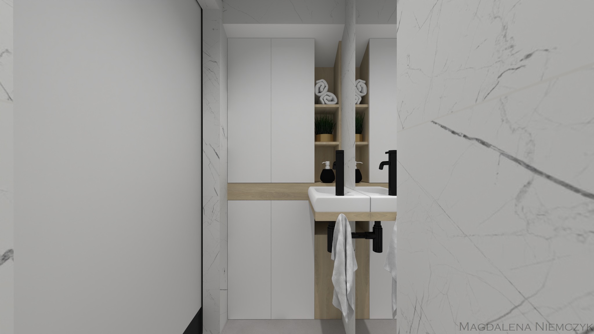 Minimalistyczna łazienka z białymi szafkami, marmurowymi ścianami i czarną armaturą. Na półkach rośliny w doniczkach i ręczniki. Lustro odbija wnętrze.