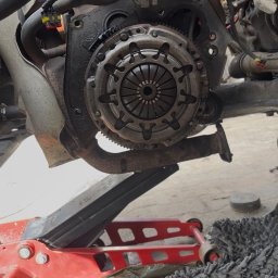 Wymiana ślizgającego zaolejonego sprzęgła Fiat Punto